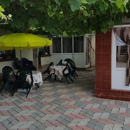 Gazde/Camere de închiriat Casa La Bunica Costineşti