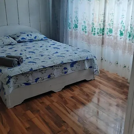 Gazde/Camere de închiriat Casa La Bunica Costineşti